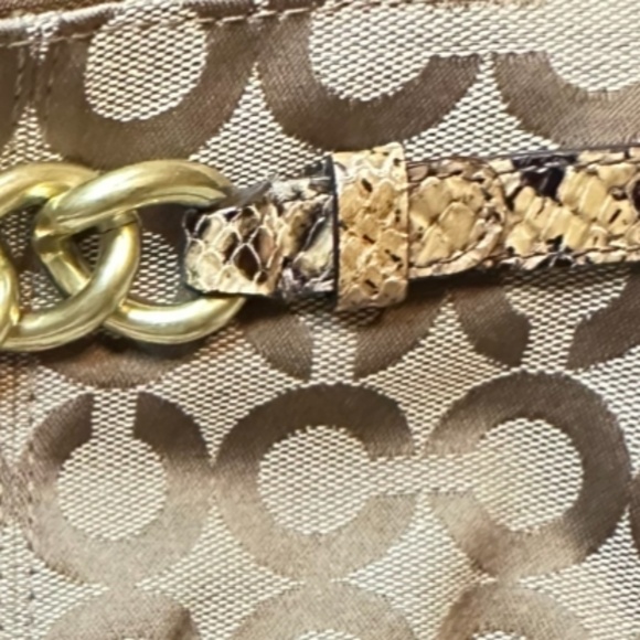 Coach Mini Handbag/Wristlet. Tan & Python. Signature “C’s” design. Convertible. - Picture 14 of 14